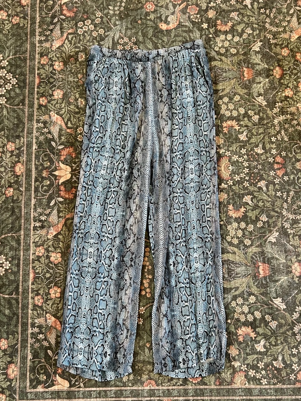 Karen Kane Blue Snake Print Pull On Pants
